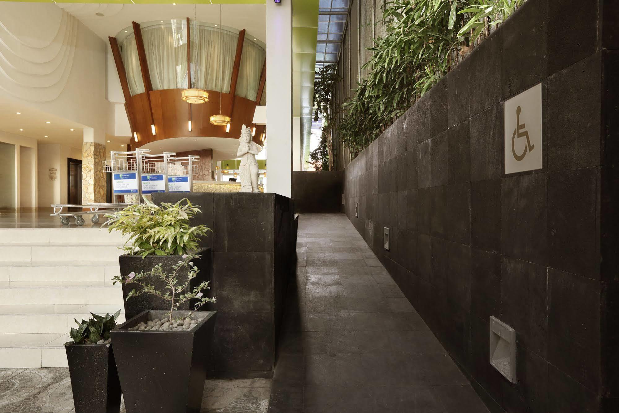 Diamond Hotel Kuta Lombok Exterior foto